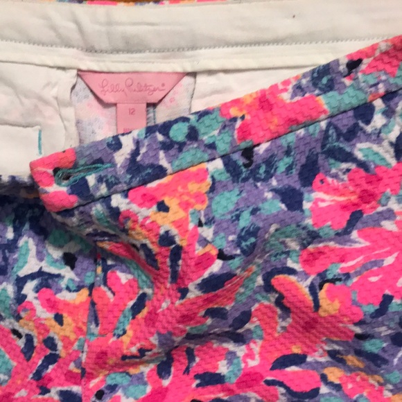 Lilly Pulitzer coral print shorts - Picture 2 of 3